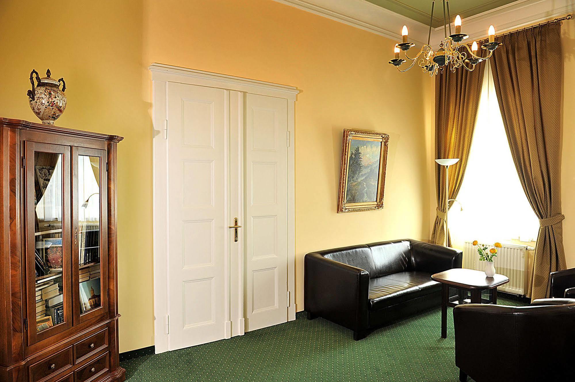 Apartmenthaus Stadt Metz Дрезден Екстериор снимка