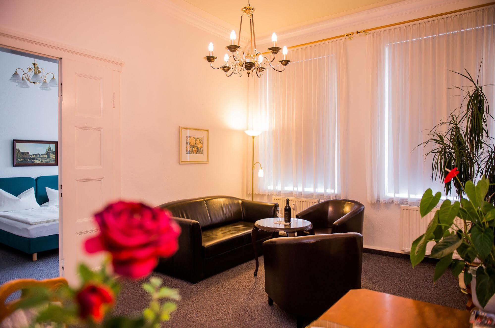 Apartmenthaus Stadt Metz Дрезден Екстериор снимка